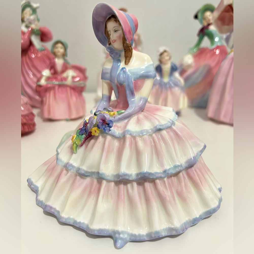 Royal Doulton Vintage Figurine Daydreams